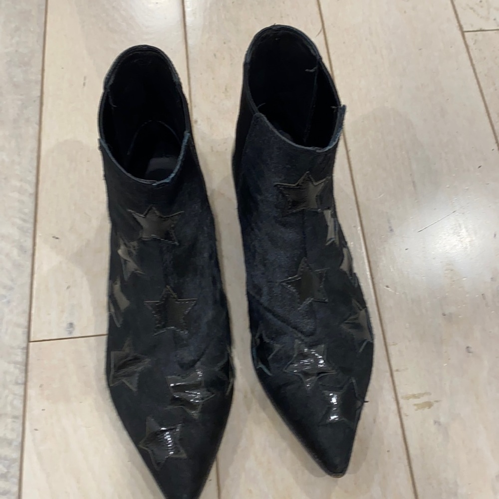 Ash black pointy booties with stars
